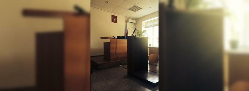 На последователя движения «Стоп Хам» из Новороссийска подали в суд: он грозил воткнуть топор в капот автомобиля обидчика
