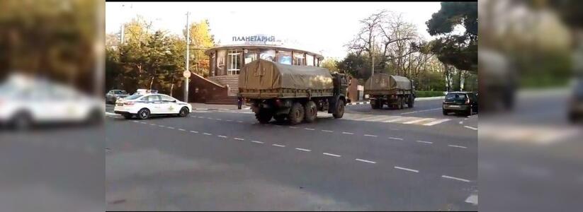 Стало известно, почему перекрыли движение в Новороссийске для проезда колонны военной техники