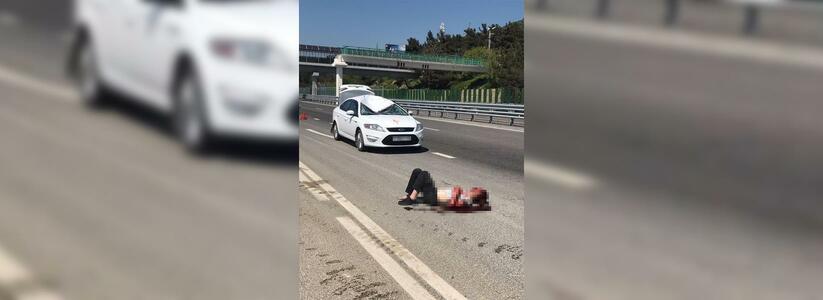 Мужчина, сорвавшийся с пешеходного моста в Геленджике, скончался: причины смерти