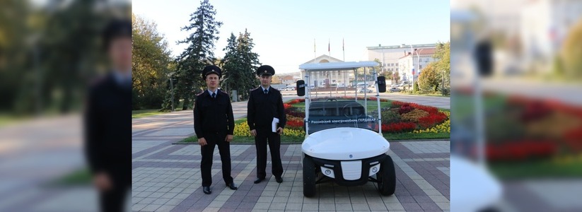 Новороссийским полицейским подарили электромобиль