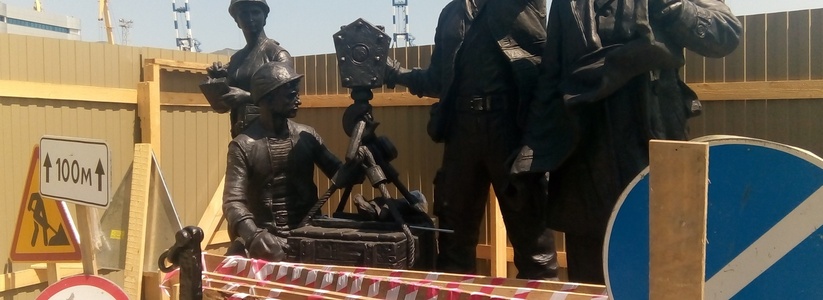 В Новороссийске начался монтаж памятника труженикам порта: первые фото