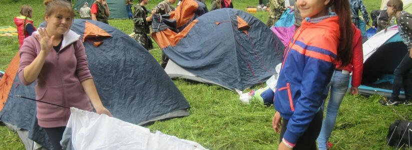 В Новороссийске открылся школьный палаточный лагерь: школьники будут жить в горах