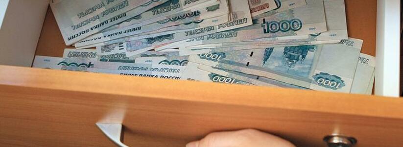 В Новороссийске уборщица украла из шкафа клиента 800 тысяч рублей