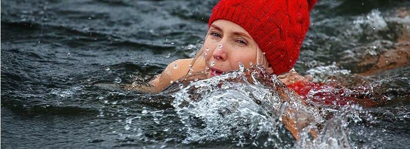 «Стихия, мороз – все ни по чем!»: анапчане  купаются в море в мороз
