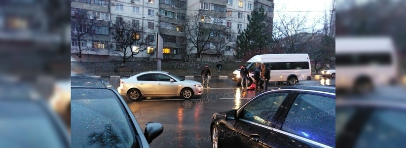 Маршрутка сбила пенсионерку на «зебре» в Новороссийске: 60-летняя женщина госпитализирована