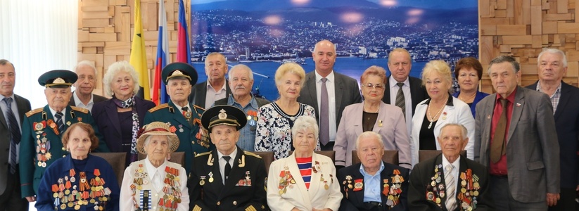 Ветеранам Новороссийска вручили памятные медали «75 лет со дня освобождения Краснодарского края и завершения битвы за Кавказ»