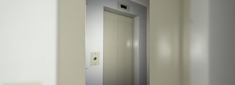 «Когда закончится этот ад?»: жители новороссийских девятиэтажек жалуются на неработающие лифты