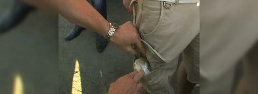 В Новороссийске полицейские задержали мужчину с наркотическим веществом в кармане
