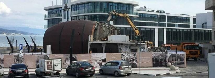 Прощаемся с эпохой: в Новороссийске началась реконструкция кафе «Бочка»