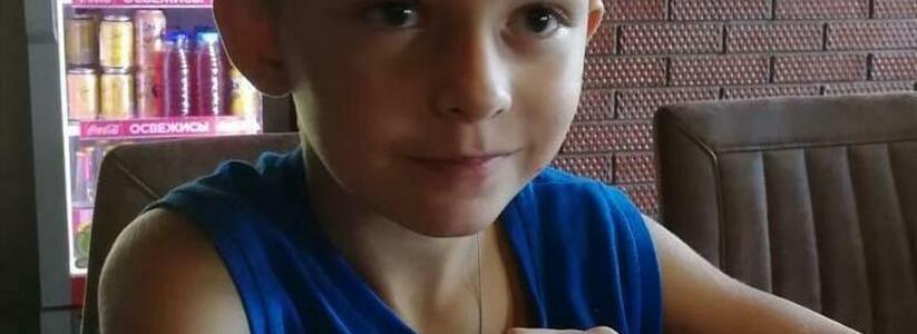 9-летний Тимофей из Новороссийска год назад попал под КамАЗ. Мальчик выжил, но лишился ноги. Ребенку нужен дорогой протез