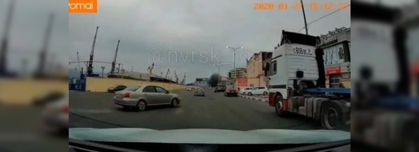 Езда по встречке и мастера парковки: январская подборка автонарушителей Новороссийска