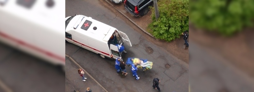 В Новороссийске девушка упала с 8 этажа, развешивая белье на балконе