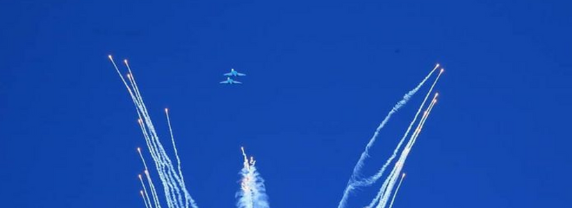 Новороссиец сфотографировал тренировочные полеты "Русских витязей"