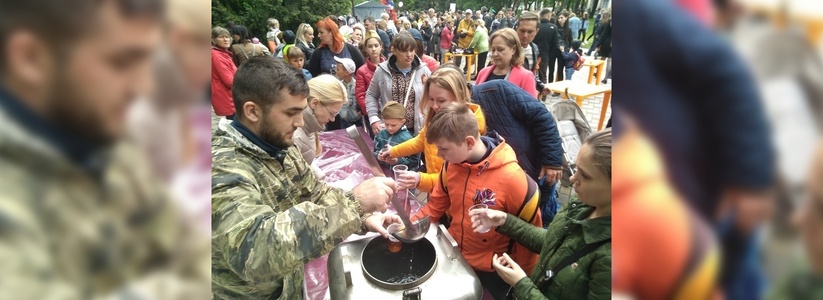 «Возьми штурмом полевую кухню»: жительница Новороссийска рассказала, как она пыталась взять порцию солдаткой каши для своего ребенка в День Победы