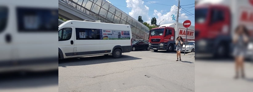 На главных улицах Новороссийска будут ловить нарушителей правил парковки