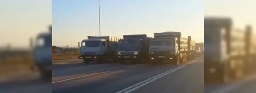 Что-то странное  исполняли дальнобойщики по дороге из Новороссийска в Краснодар