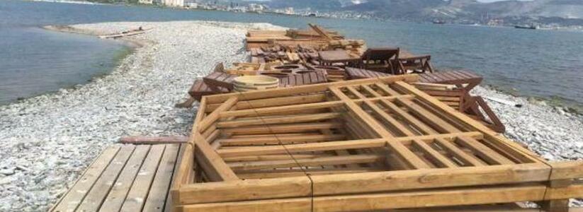Новороссийцы заметили деревянные конструкции на острове Суджук: неужели и его решили застроить?