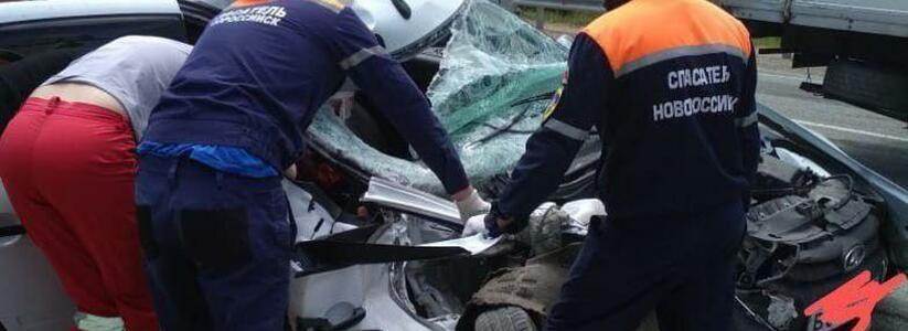 Под Новороссийском женщину вырезали из автомобиля в результате ДТП на «встречке»