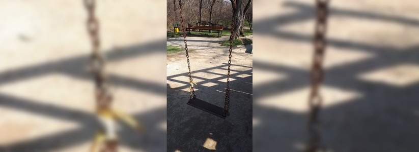 Жительница Новороссийска пожаловалась на удручающее состояние детской площадки в Пионерской роще