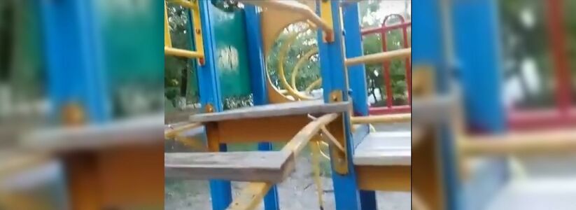 Неадекватные подростки разломали детскую площадку в Гайдуке