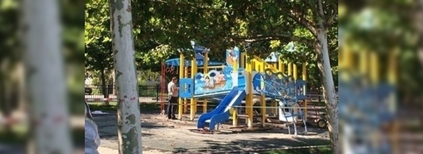 Новороссийцы крайне недовольны новой детской площадкой, установленной на «Нептуне»
