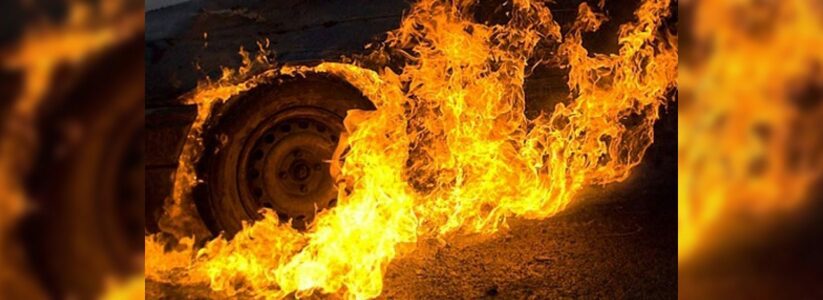 Во дворах Новороссийска сожгли иномарку: ущерб превысил миллион рублей