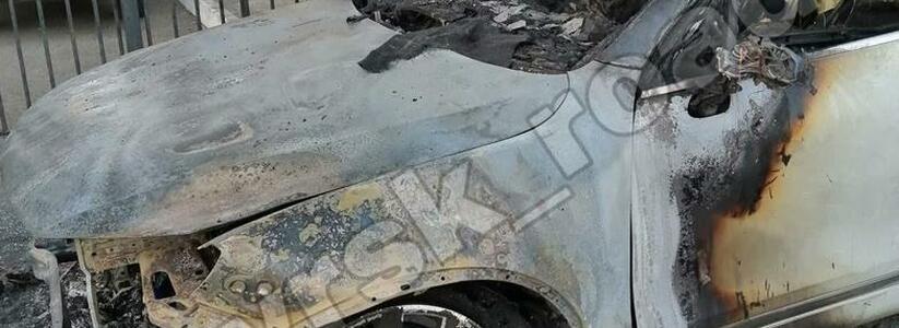 В Новороссийске неизвестные подожгли автомобиль