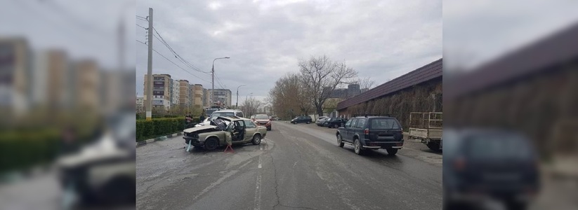 17-летний пассажир BMW умер в больнице после ДТП на улице Куникова в Новороссийске