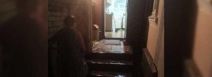 В Новороссийске пенсионерку спасли от потопа в доме