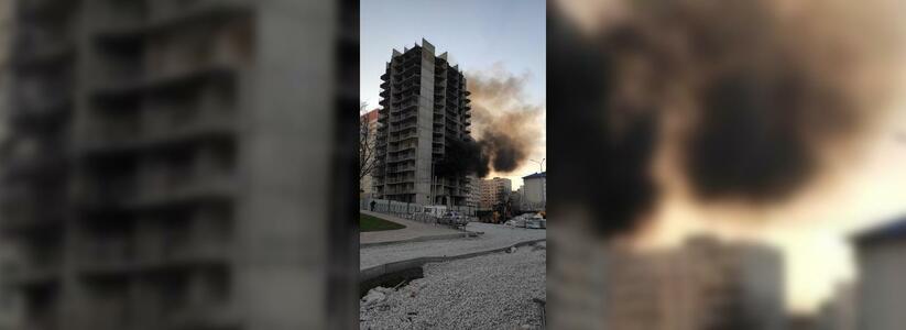 В Новороссийске произошел пожар в одном из долгостроев