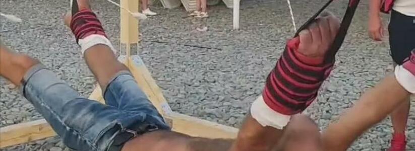 Камера пыток или прибор для четвертования: на пляже в Алексино появился странный аттракцион