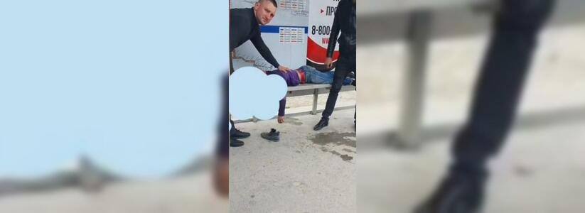 Жители Новороссийска оказали первую помощь вдрызг пьяному подростку