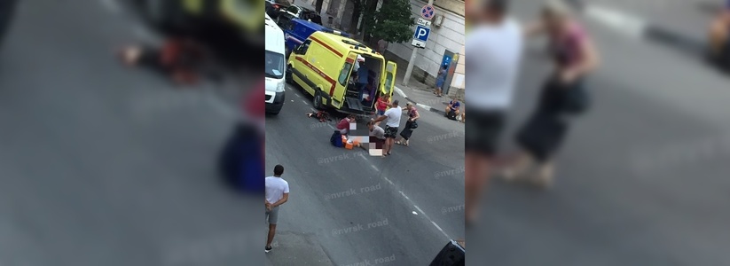 В Новороссийске мотоциклист насмерть сбил 80-летнюю женщину: в соцсетях появились  фото и видео с места трагедии