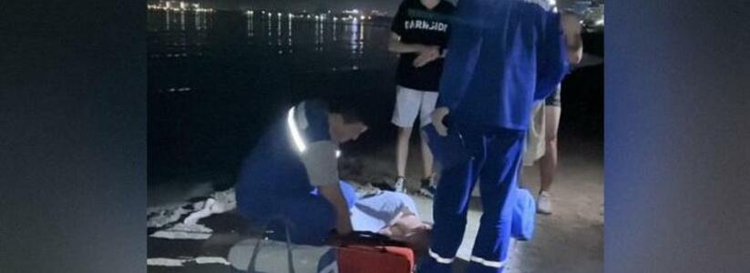 В Анапе спасли туриста, который решил ночью искупаться в море