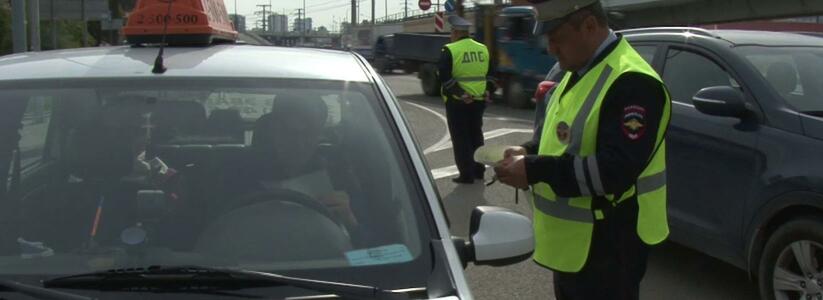 В Новороссийске приостановили деятельность нескольких фирм такси: водители не имели разрешения на извоз пассажиров