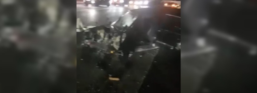 «Машину разорвало в клочья»: на видео попали последствия ДТП в Новороссийске