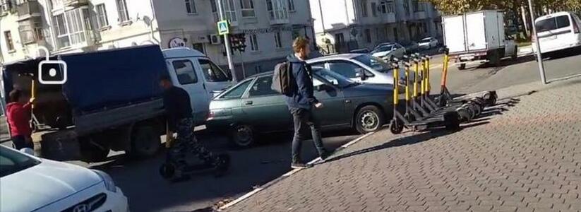 «Стыд потеряли от безнаказанности!»: в Новороссийске подросток специально наехал на мужчину, ударив его рулем в живот