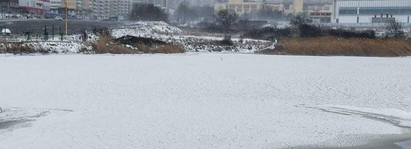 Ледяной плен: лиман Суджукской косы в Новороссийске замерз (красивые фото)