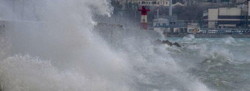 «Морем нельзя не восхищаться!»: подборка фото и видео шторма в последние дни осени в Новороссийске
