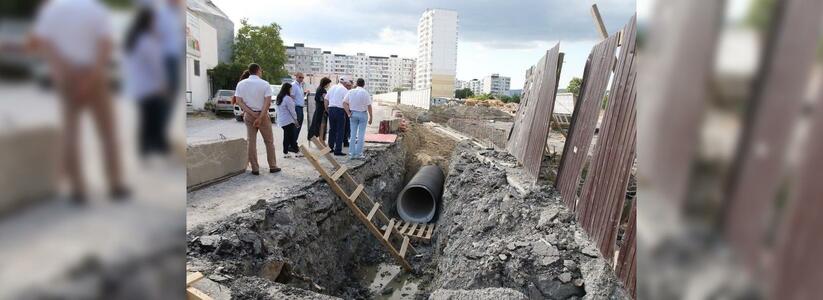 Глава Новороссийска проконтролировал строительство школы в 13-м микрорайоне