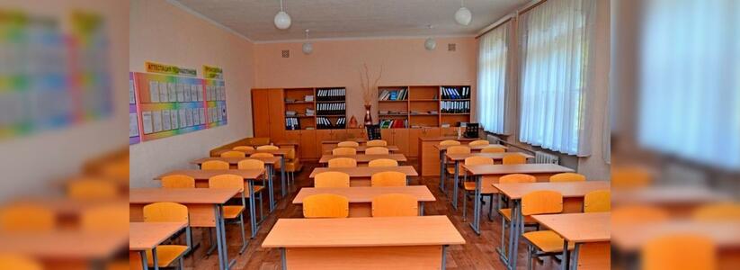 Завтра в школах Новороссийска отменены занятия в первую смену из-за урагана