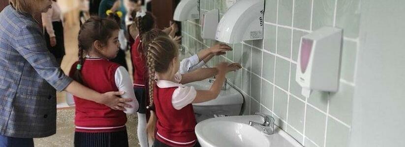 После издевательств старшеклассников над малышами, в школах Новороссийска возле туалетов дежурят администраторы