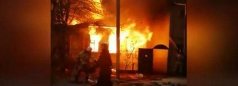 В Новороссийске на улице Марата сгорел частный дом