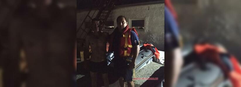 Спасатели Новороссийска эвакуировали молодого человека с острова Суджук