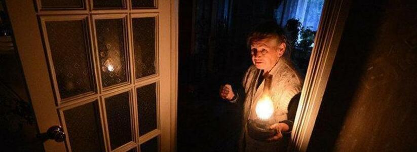 Пять дней без света. В Новороссийске из-за бюрократических проволочек пенсионерка никак не может решить свою проблему