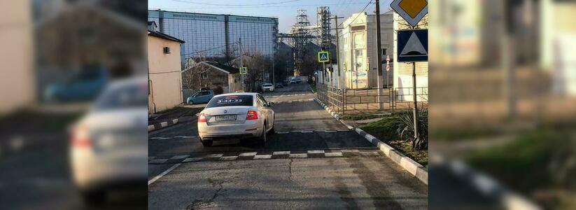 В Восточном районе Новороссийка появился новый светофор и «лежачие полицейские»