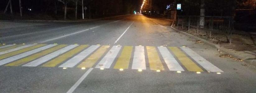«Только вред! Пользы никакой!»: новороссийцы жалуются на отлетающие светоотражатели на пешеходных переходах