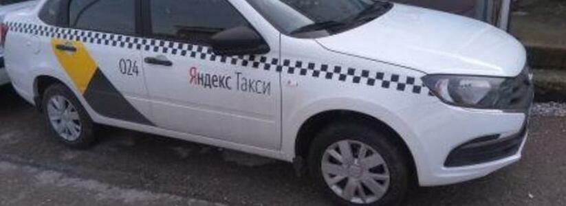 Женщина-таксистка в Новороссийске обматерила пассажиров с маленьким ребенком и разбила мужчине телефон