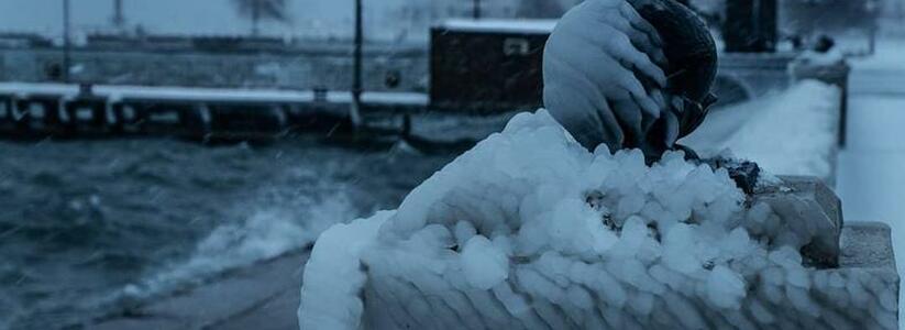 Февральский норд-ост и обледеневшая набережная Новороссийска: 23 очень холодных фото