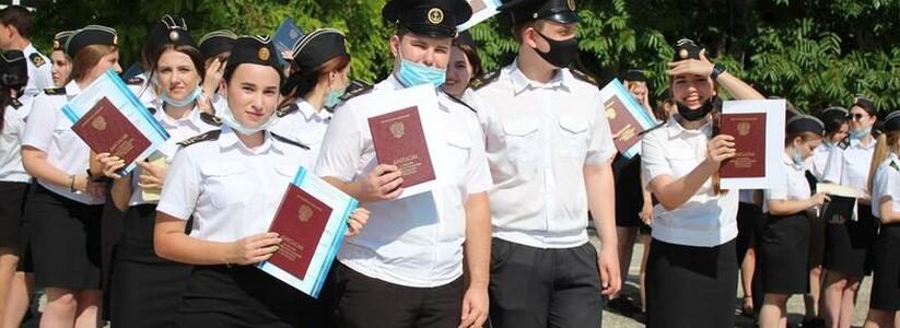 8 июля в Транспортном колледже Государственного морского университета имени адмирала Федора Ушакова – состоялся второй выпуск
